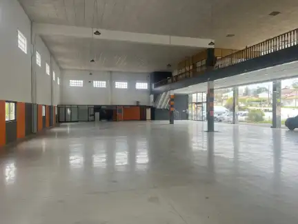 Fabrikhallen zur Miete in Ordes