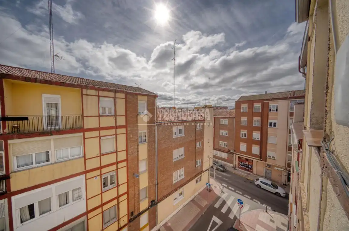 Vista exterior de Pis en venda en Valladolid amb Calefacció i Terrassa