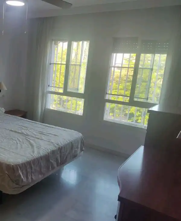 Schlafzimmer von Einfamilien-Reihenhaus zur Miete in Granada mit Klimaanlage, Privatgarten und Möbliert