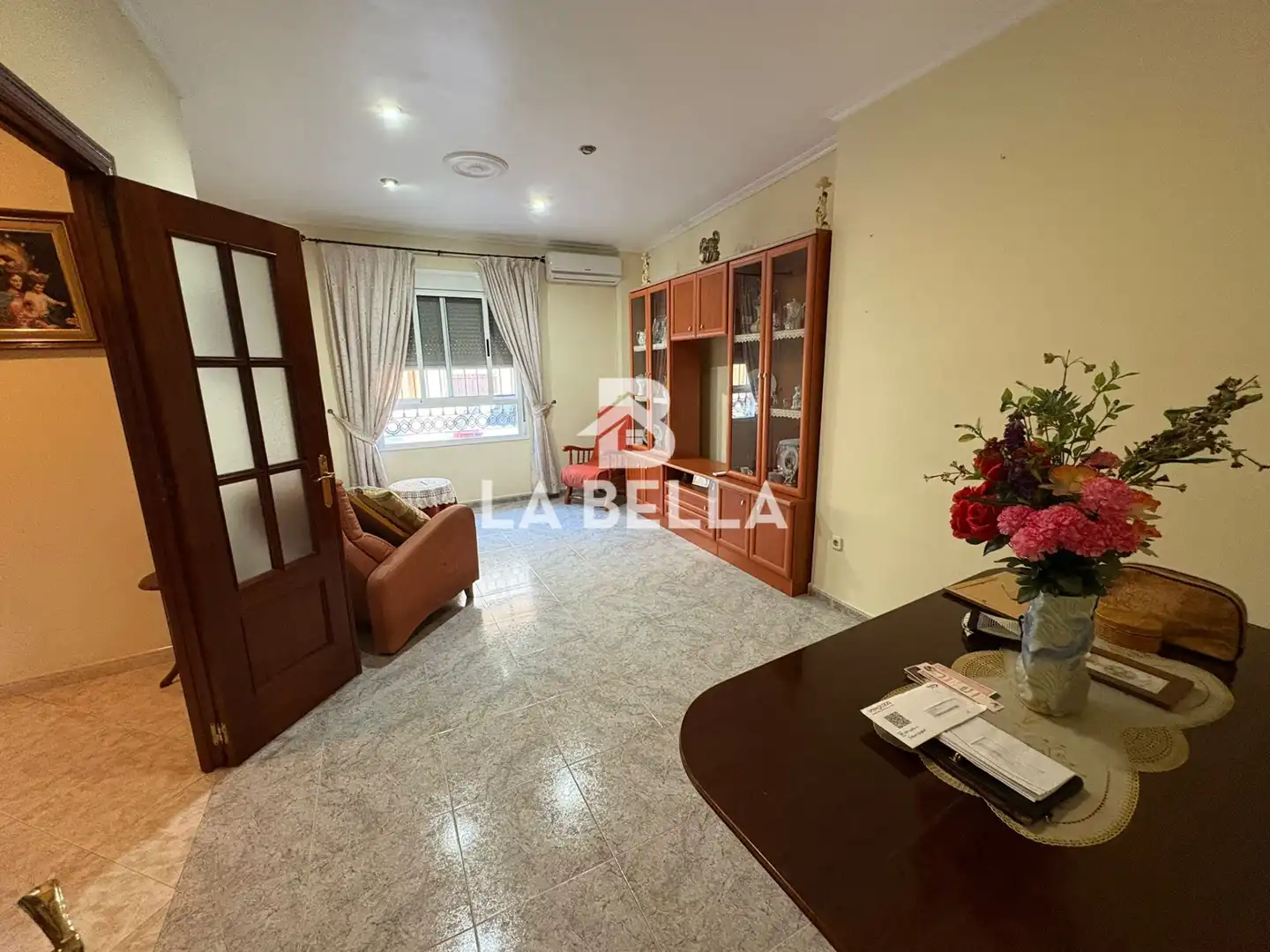 Exterior view of Houses for sale in  Sevilla Capital  with Air Conditioner, Terrace and Furnished