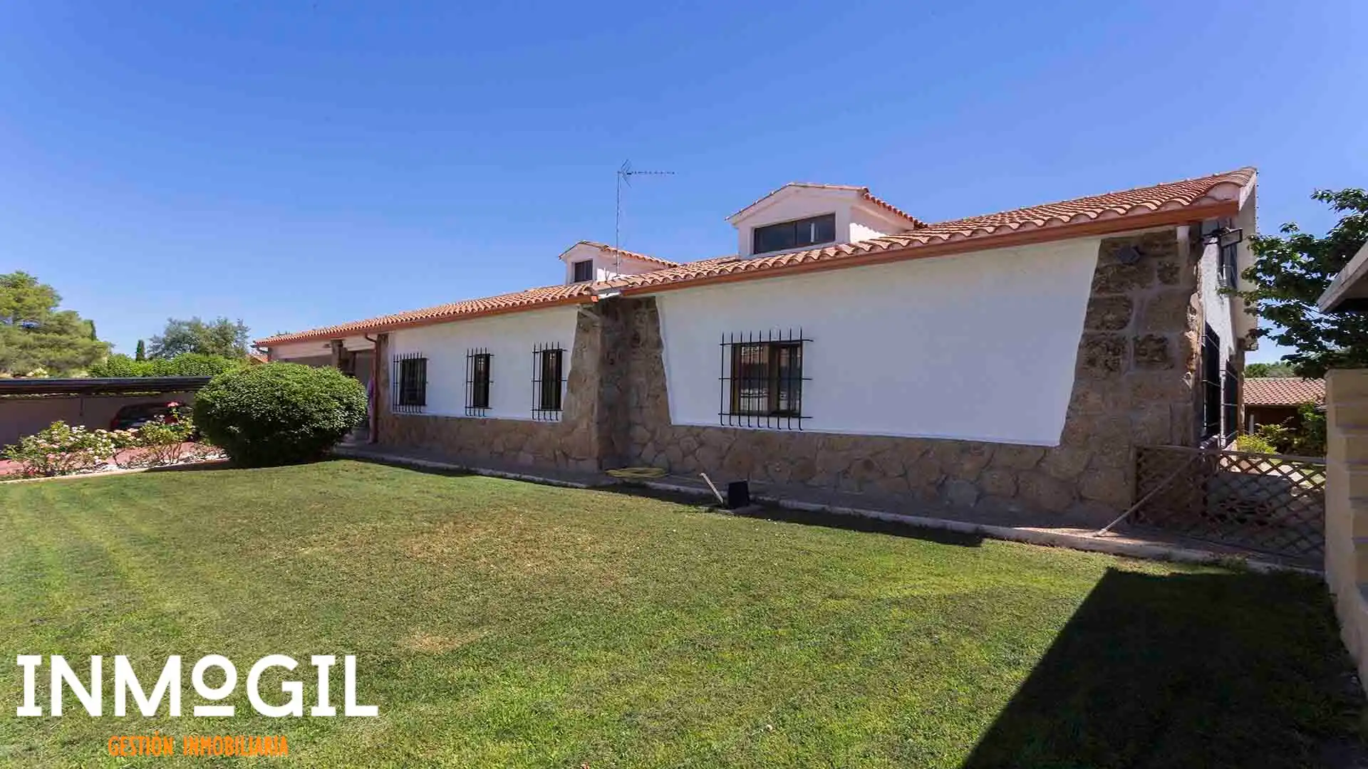 Detached house with pool for sale in Calle del Valle de Toranzo, imagen 11