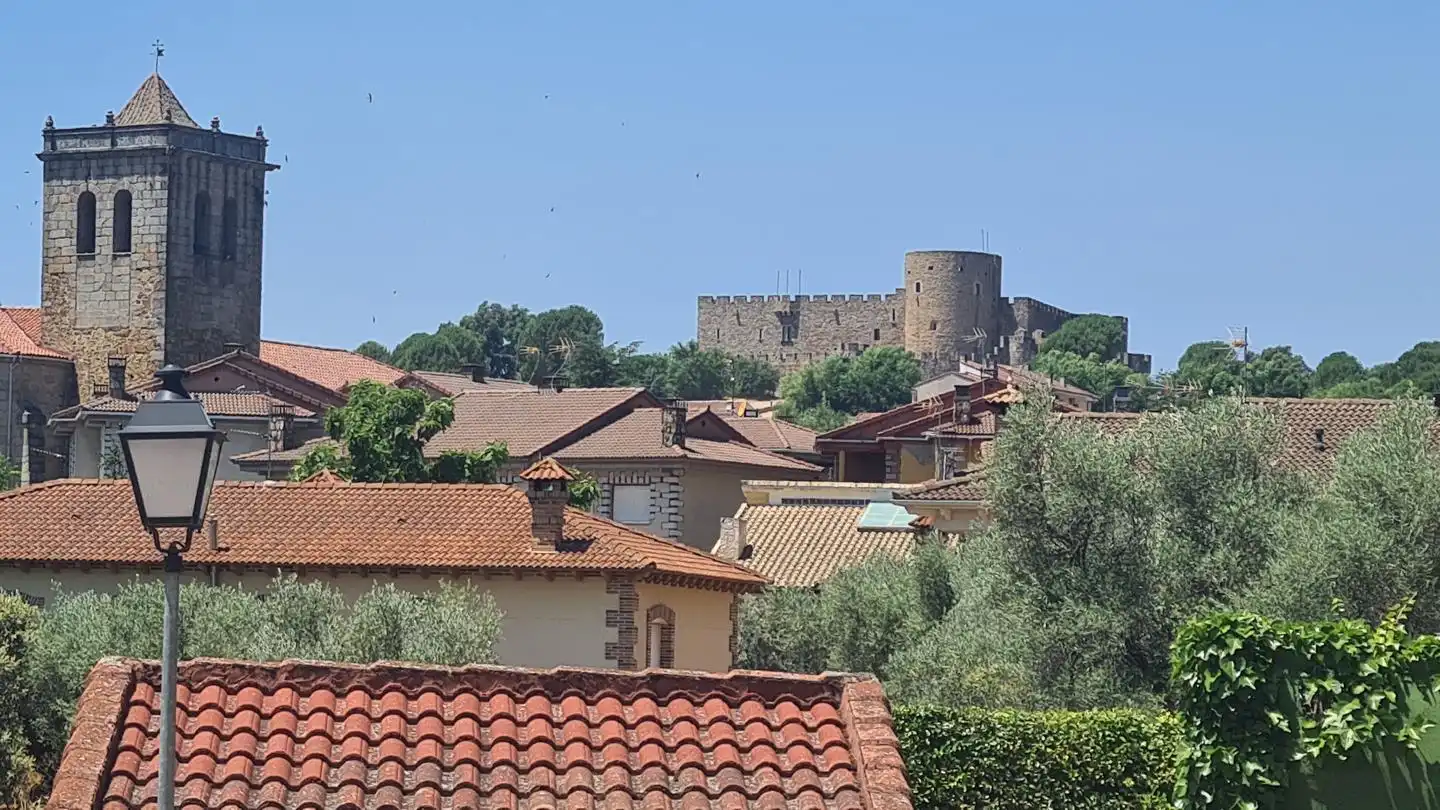 Exterior view of Houses for sale in La Adrada   with Private garden, Storage room and Balcony
