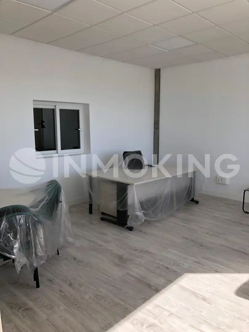 Nave industrial de alquiler en Montserrat - Parque Empresarial