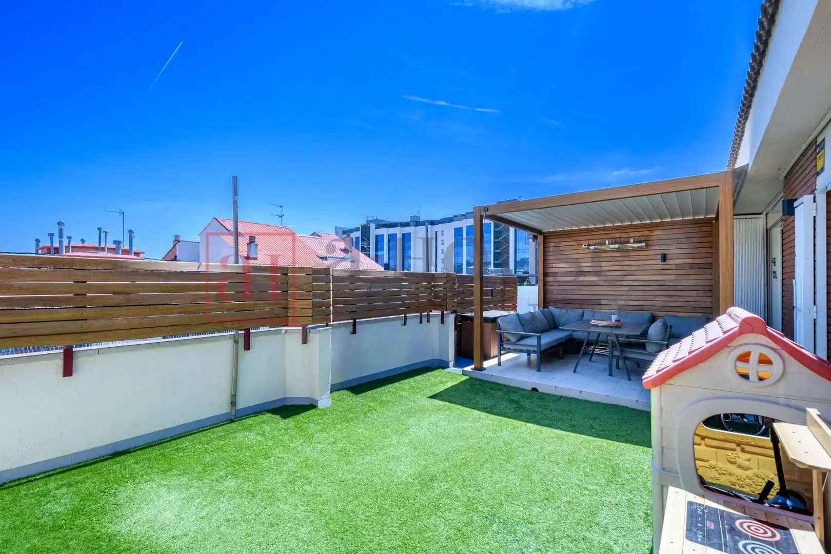 Attique avec piscine à vendre à Carrer de Calàbria