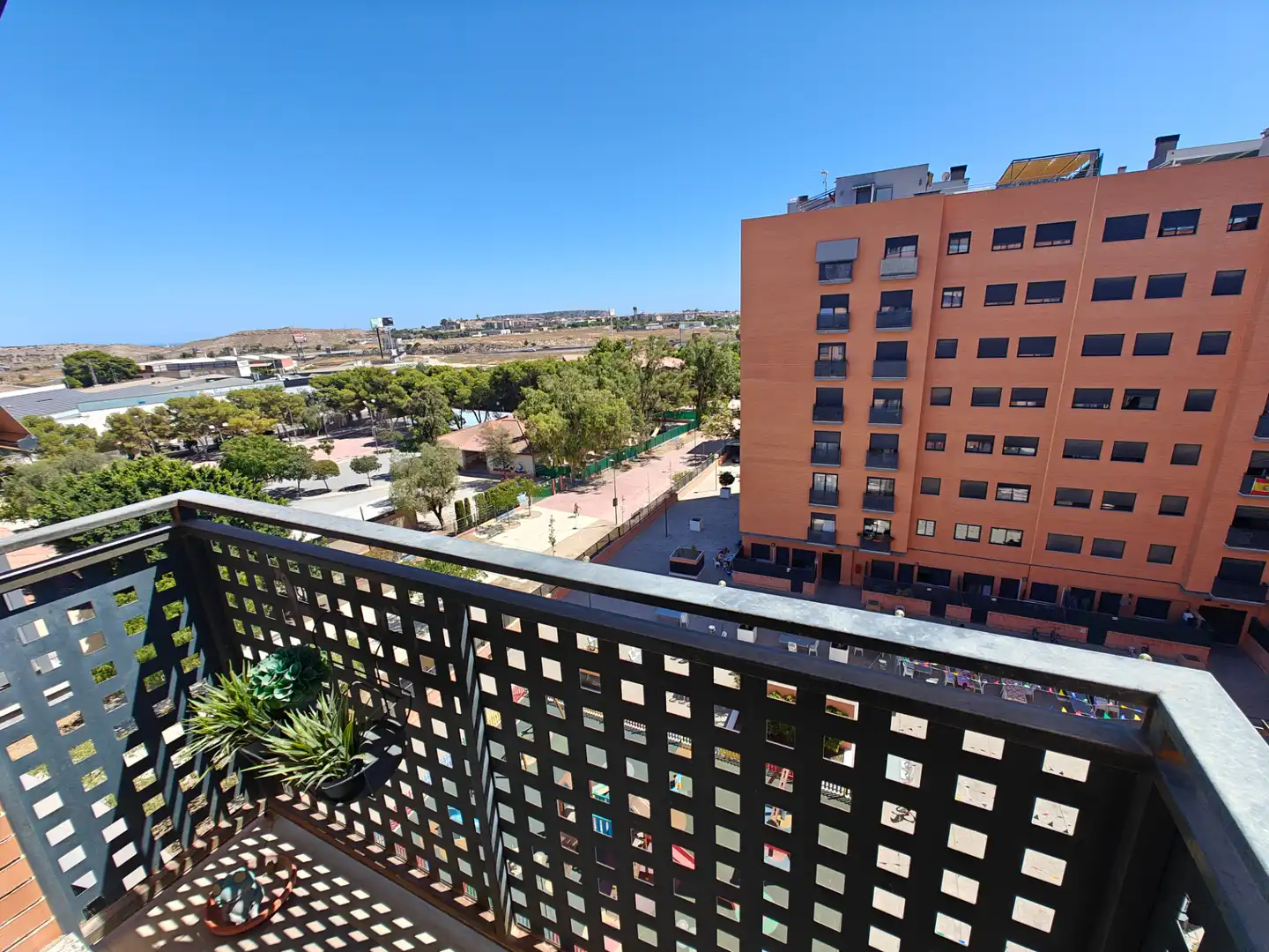 Vista exterior de Pis per a compartir en San Vicente del Raspeig / Sant Vicent del Raspeig amb Parquet, Moblat i Forn