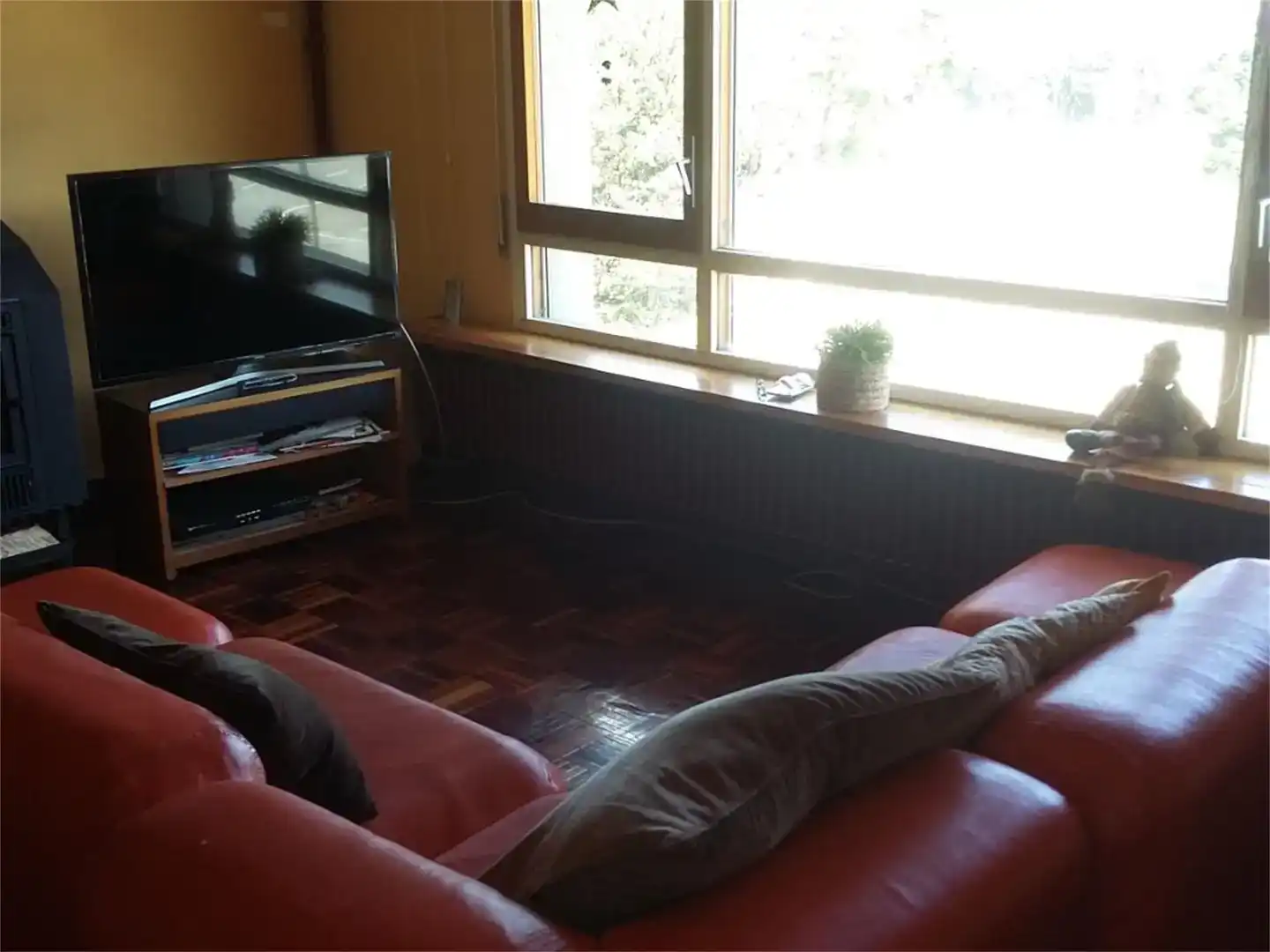 Wohnzimmer von Dachboden zum Verkauf in Alp