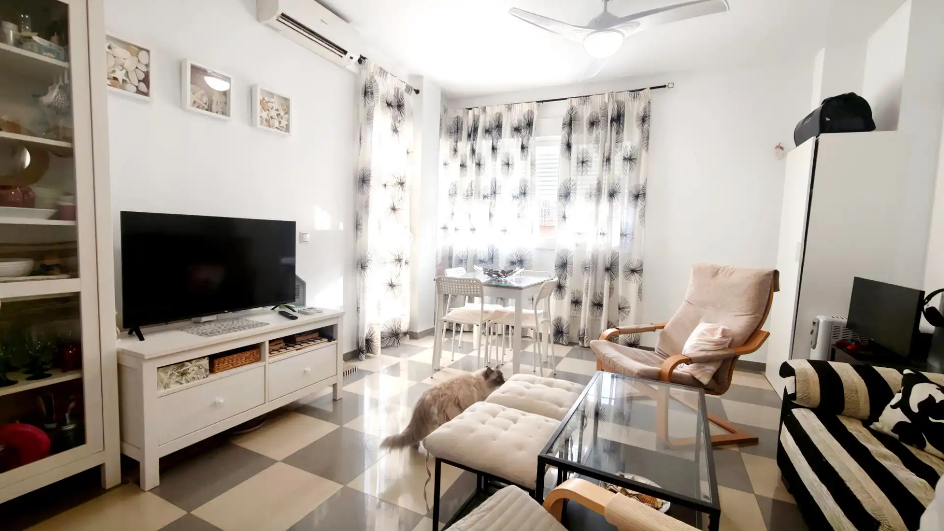 Sala de estar de Piso en venta en Roquetas de Mar con Aire acondicionado, Terraza y Amueblado
