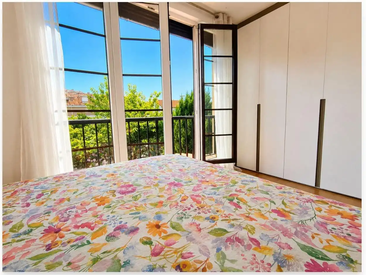 Habitación de Casa adosada en venta en Santillana del Mar con Calefacción, Jardín privado y Trastero