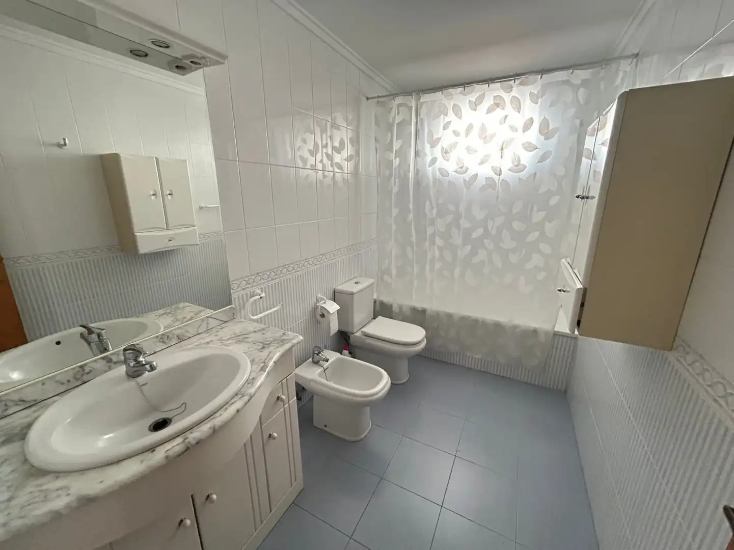 Bathroom of Flat for rent in Sagunto / Sagunt  with Air Conditioner, Heating and Terrace
