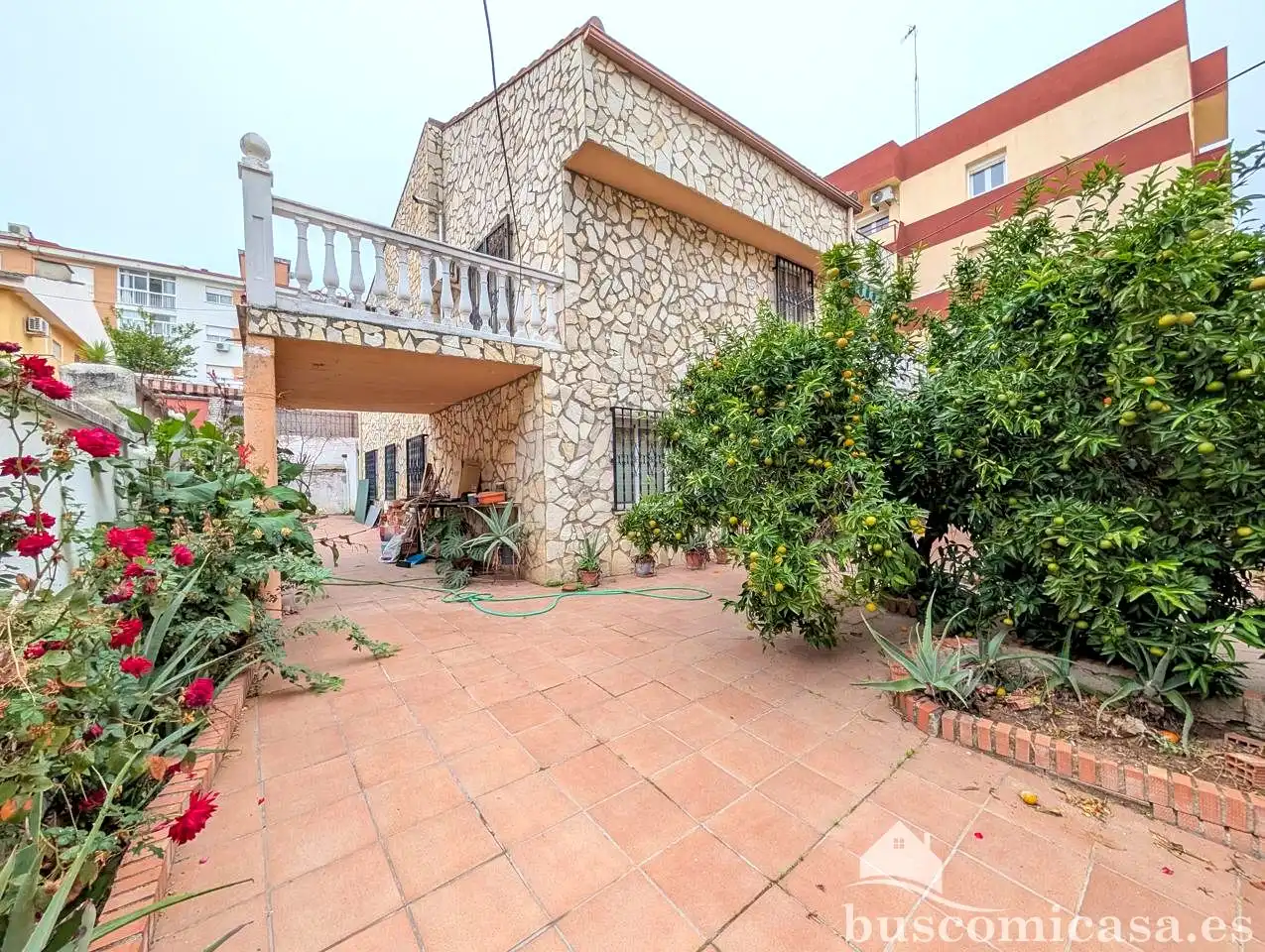 Vista exterior de Casa o xalet en venda en Linares amb Aire condicionat, Calefacció i Jardí privat