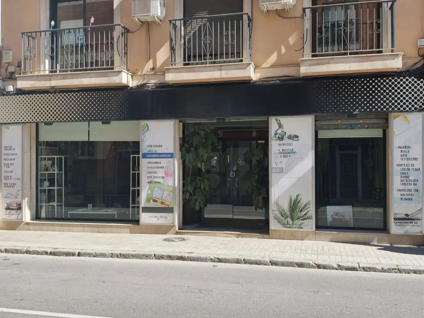 Premises for rent in Paterna  with Air Conditioner