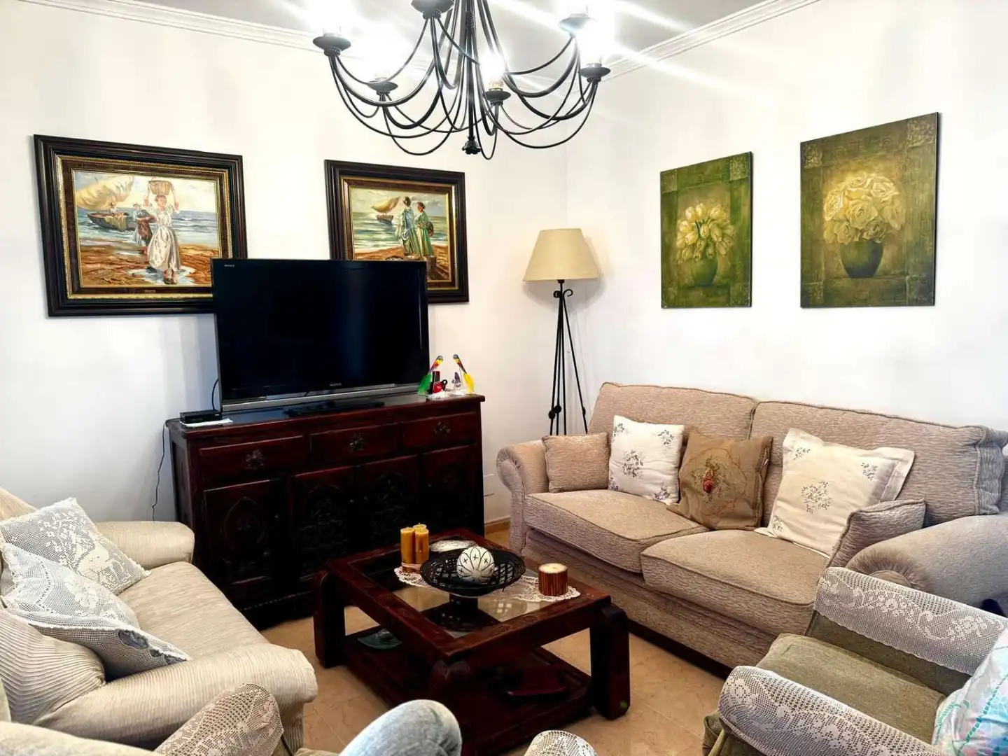 Sala de estar de Casa adosada en venta en Torrox con Aire acondicionado, Piscina y Amueblado