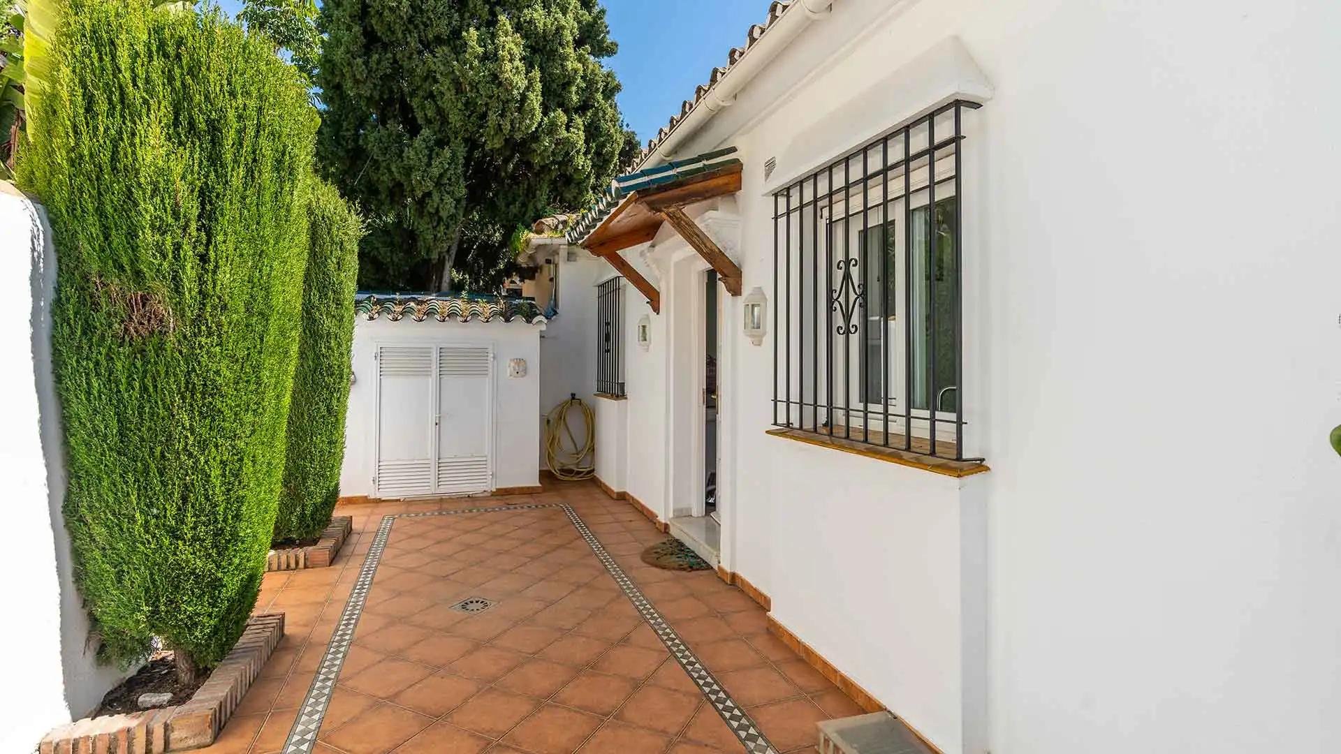 Vista exterior de Casa o chalet en venta en Marbella con Aire acondicionado, Jardín privado y Terraza