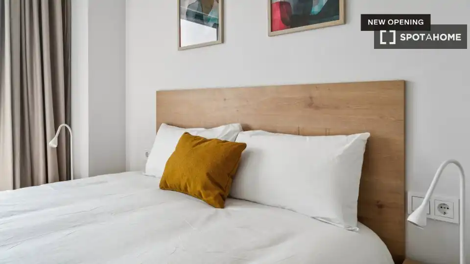 Bedroom of Flat for rent in Madrid  with Air Conditioner, Heating and Furnished