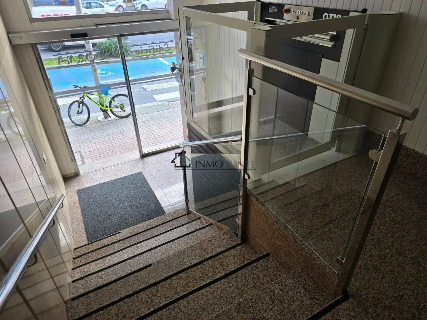 Wohnung zum Verkauf in Pontevedra Capital  mit Heizung, Parkett und Terrasse