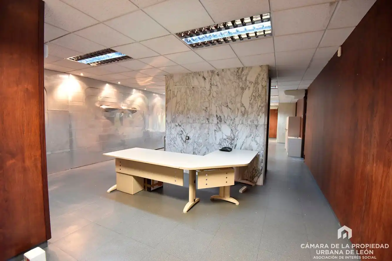 Oficina de lloguer en León Capital 