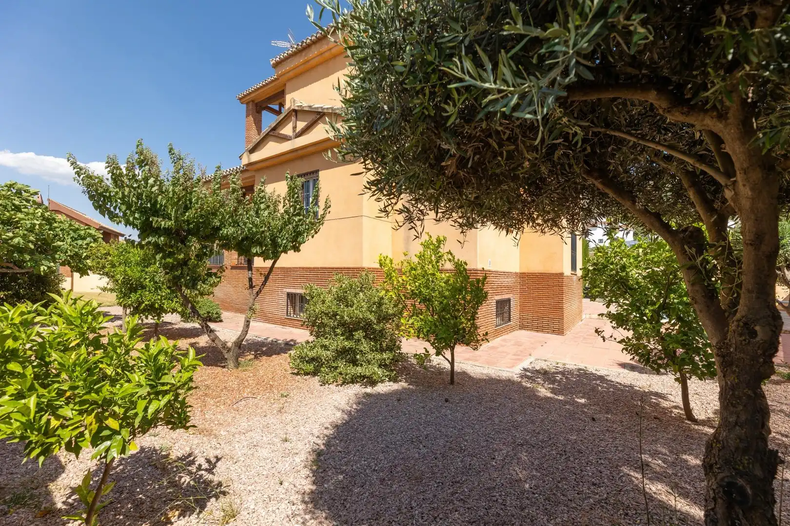 Vista exterior de Casa o xalet en venda en Dílar amb Aire condicionat, Calefacció i Jardí privat