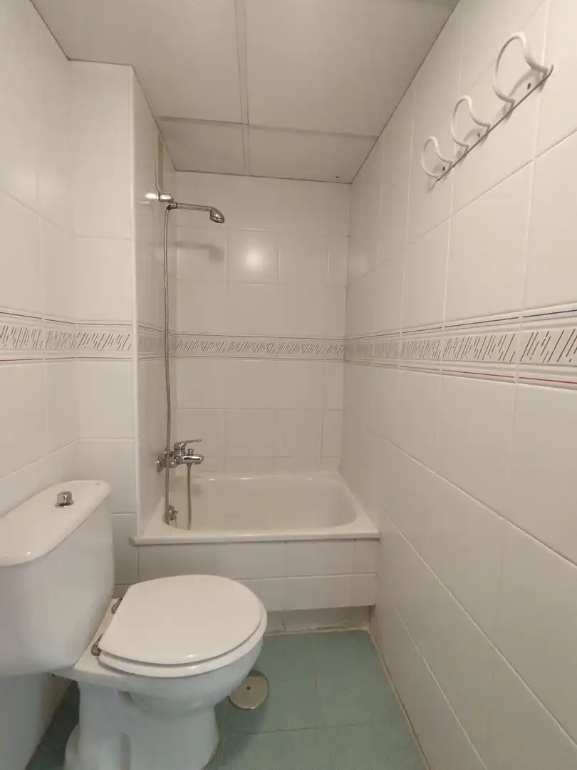 Baño de Piso de alquiler en Murcia con Aire acondicionado, Calefacción y Parquet