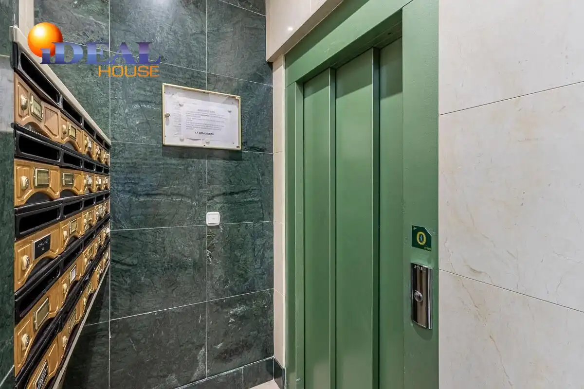 Flat with terrace for sale in Beiro, imagen 27