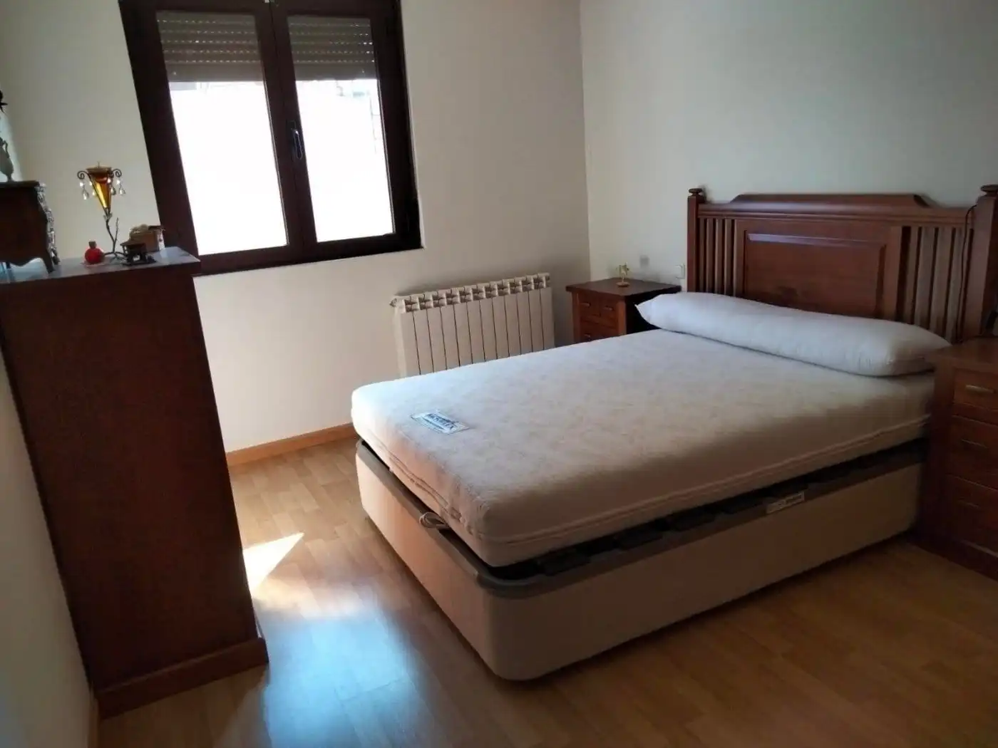 Habitación de Piso en venta en Valderas con Parquet, Amueblado y TV