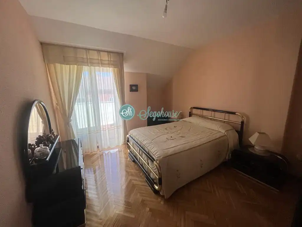 Bedroom of Flat for sale in Segovia  with Heating, Parquet flooring and Terrace