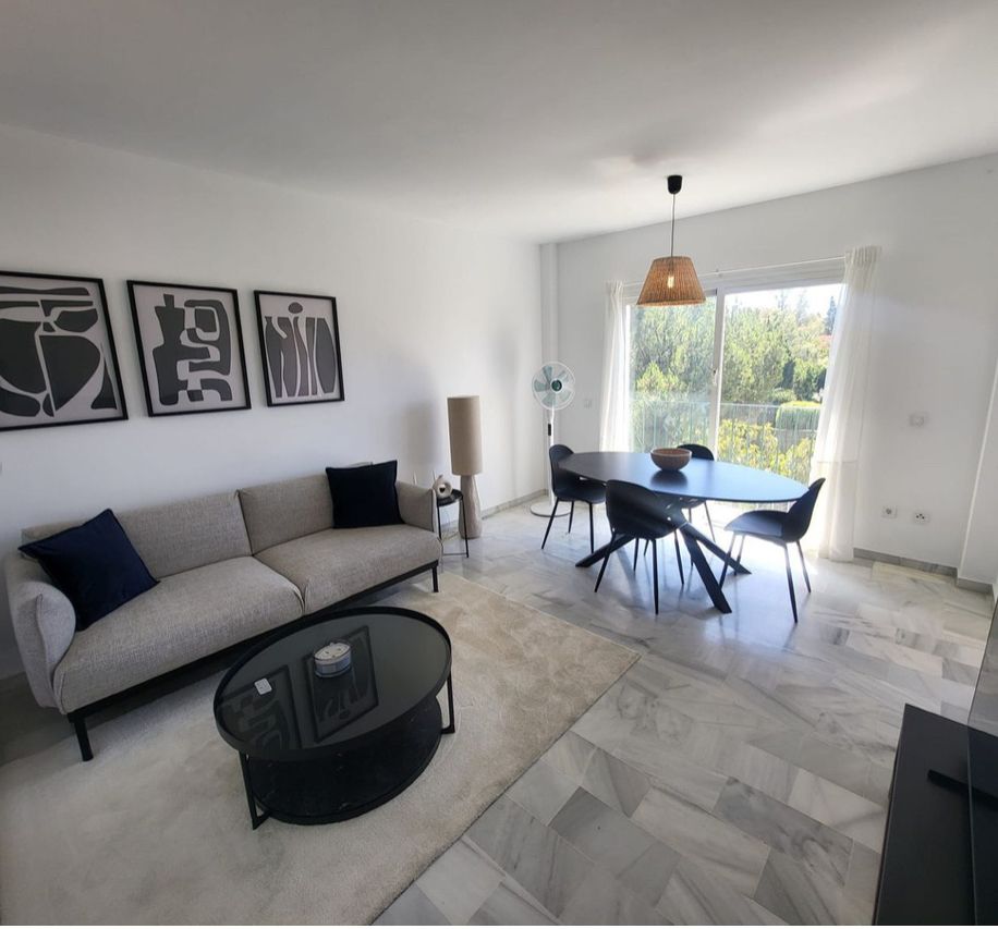Living room of Flat for sale in Estepona  with Furnished, Oven and Washing machine
