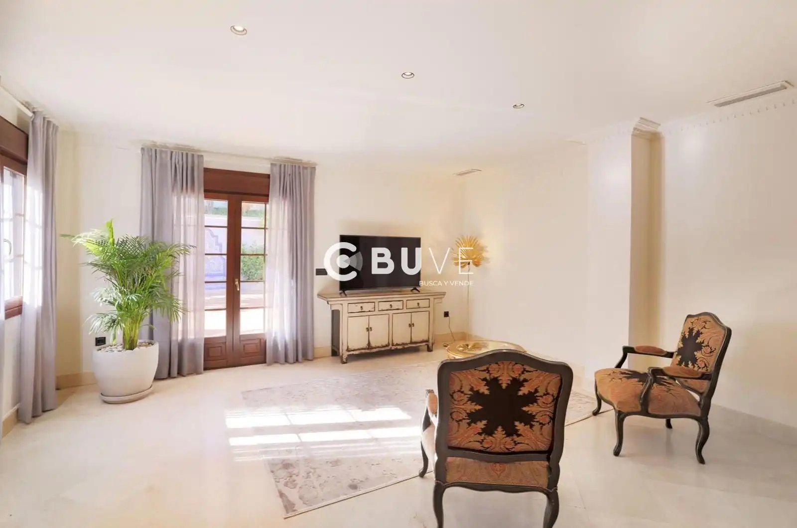 Sala d'estar de Casa adosada en venda en Tomares amb Aire condicionat, Calefacció i Jardí privat