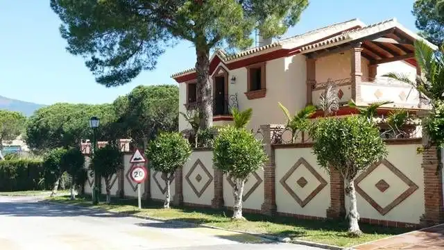 Casa amb piscina en venda a Estepona Pueblo, imagen 2