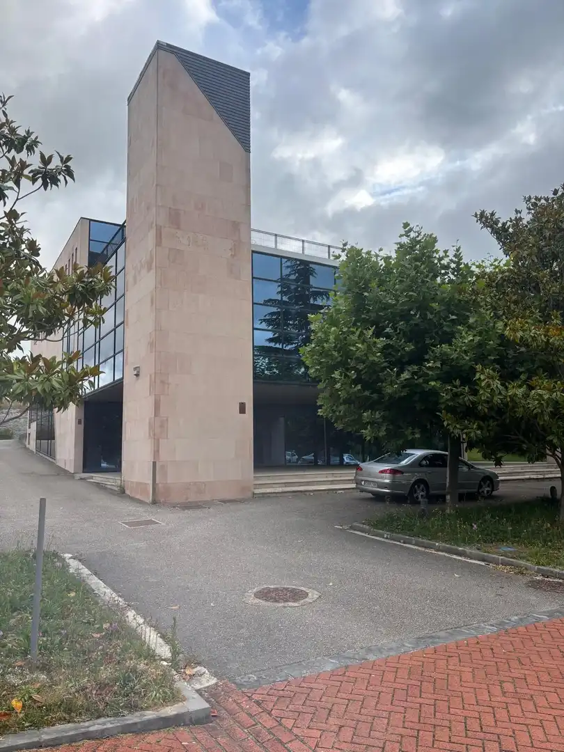 Außenansicht von Büro zum Verkauf in Vitoria - Gasteiz mit Heizung