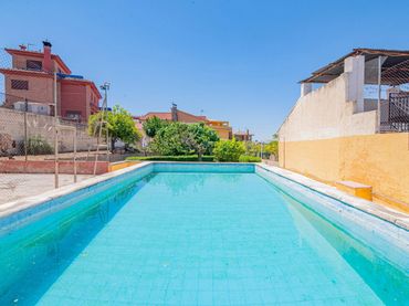 Casa amb balcó en venda a Calle Hortensia 24