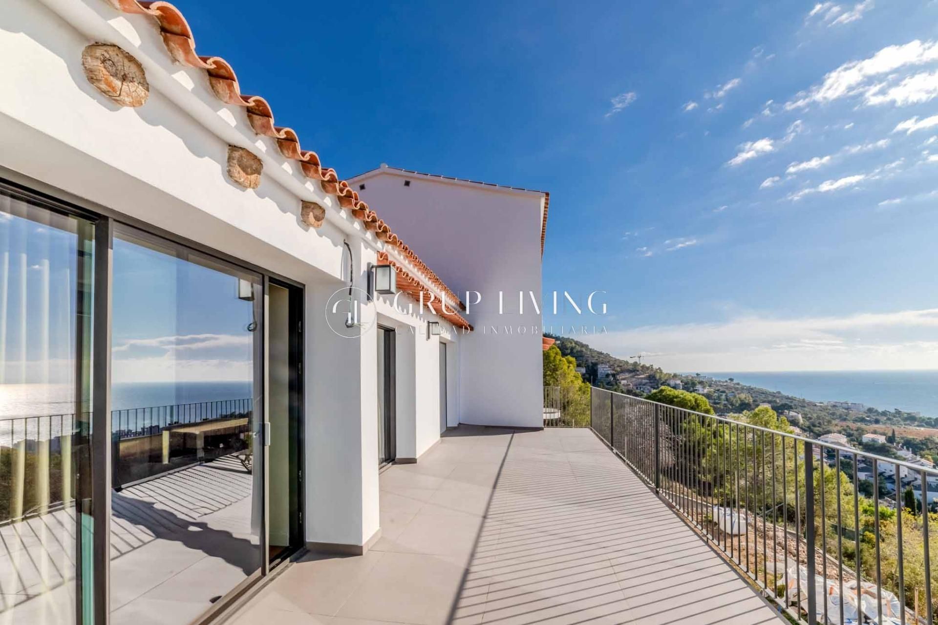 Vista exterior de Casa o xalet en venda en Sitges amb Calefacció, Jardí privat i Parquet