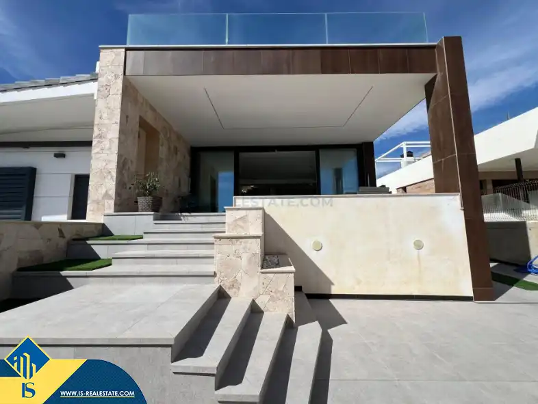 Chalet con jardín en venta en La Mata, imagen 2