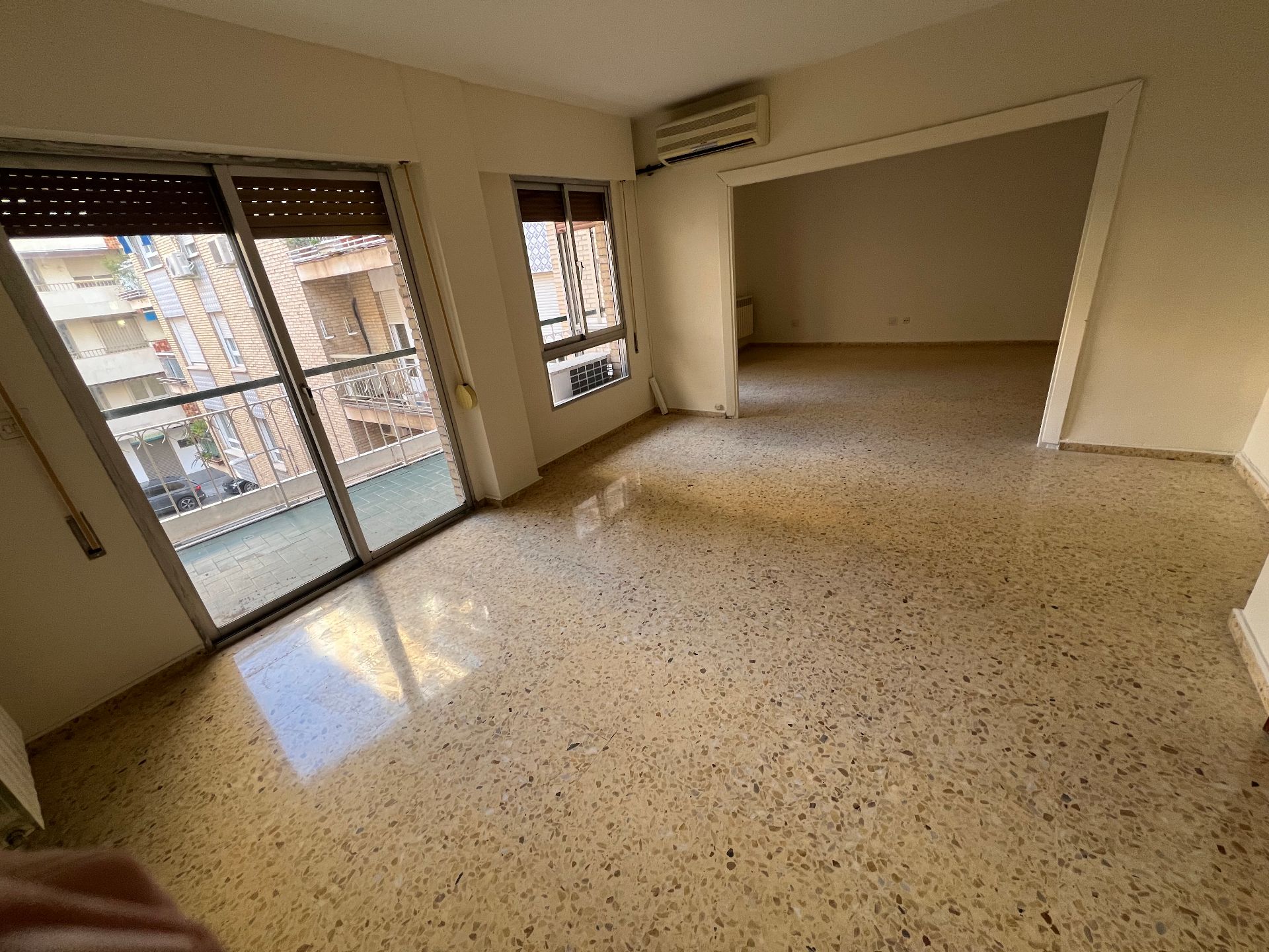 Sala d'estar de Pis en venda en  Jaén Capital amb Calefacció i Balcó