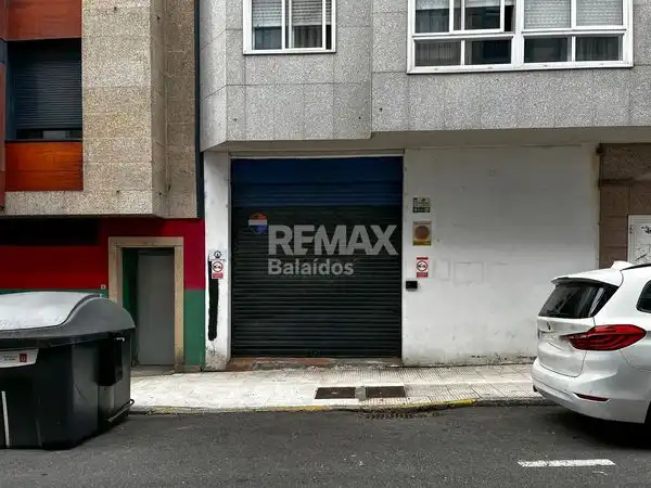 Vista exterior de Local en venta en Vigo 