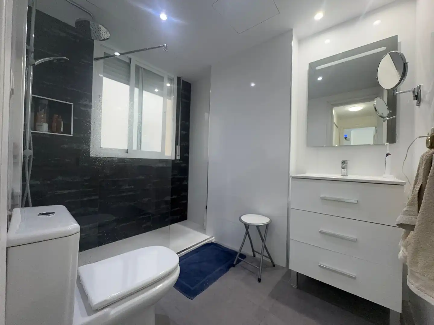 Bathroom of Flat for rent in Marbella  with Air Conditioner, Terrace and Furnished