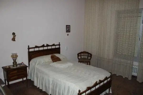 Habitación de Casa adosada en venta en Urda con Calefacción, Terraza y Trastero