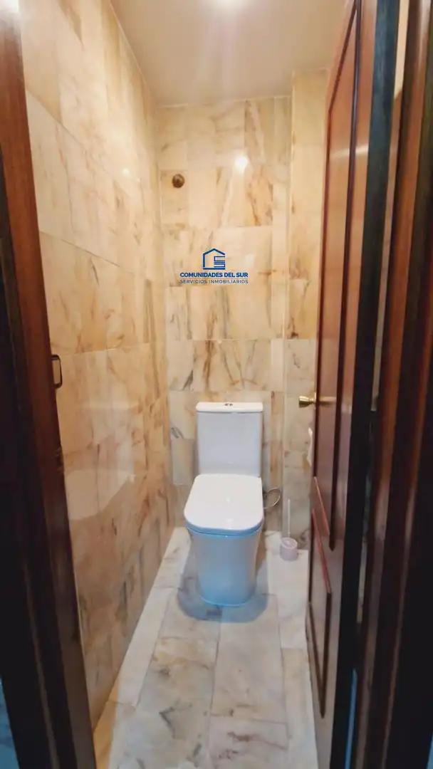 Baño de Oficina de alquiler en Cádiz con Aire acondicionado y Amueblado