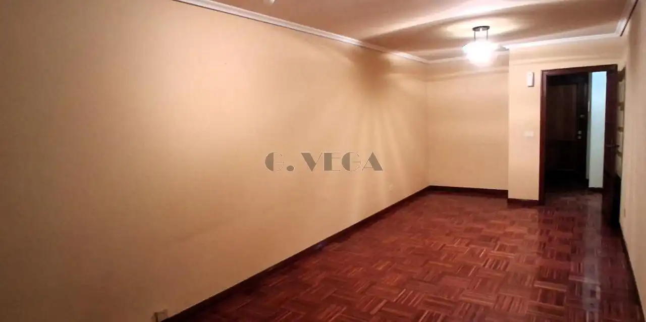 Piso en venta en Vigo  con Calefacción, Parquet y Trastero