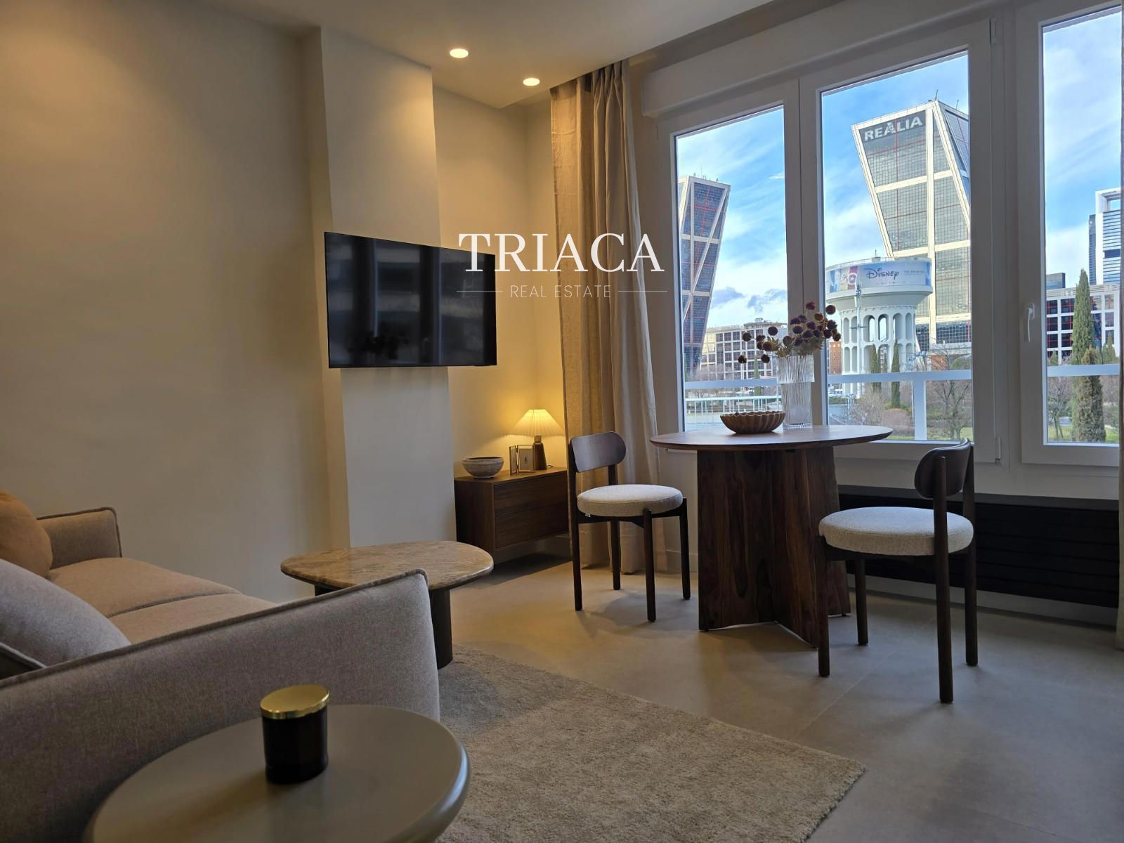 Flat for rent in FELIX BOIX, Nueva España, Chamartín