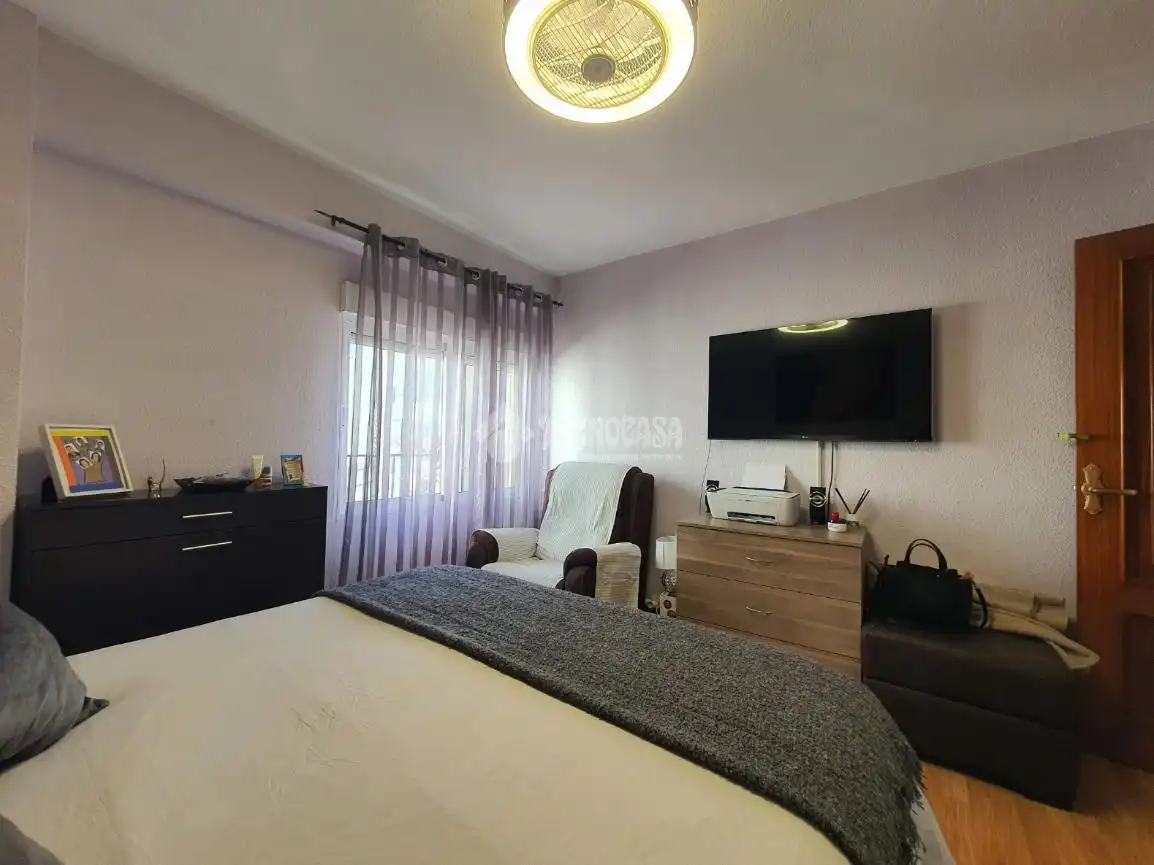 Bedroom of Flat for sale in Valencia  with Air Conditioner, Parquet flooring and Balcony