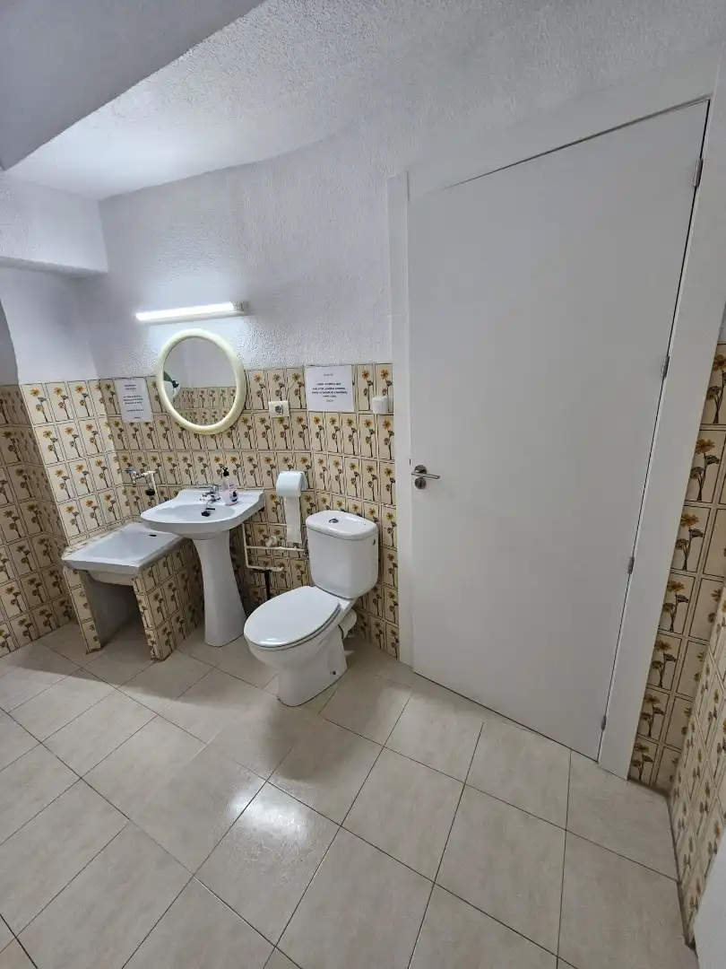 Badezimmer von Büro zur Miete in Murcia mit Klimaanlage und Möbliert