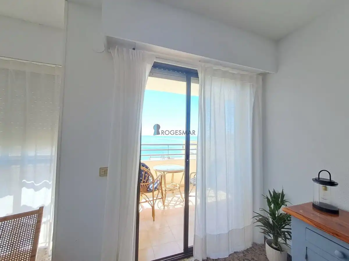 Terraza de Apartamento de alquiler en Benicasim / Benicàssim con Amueblado y Piscina comunitaria