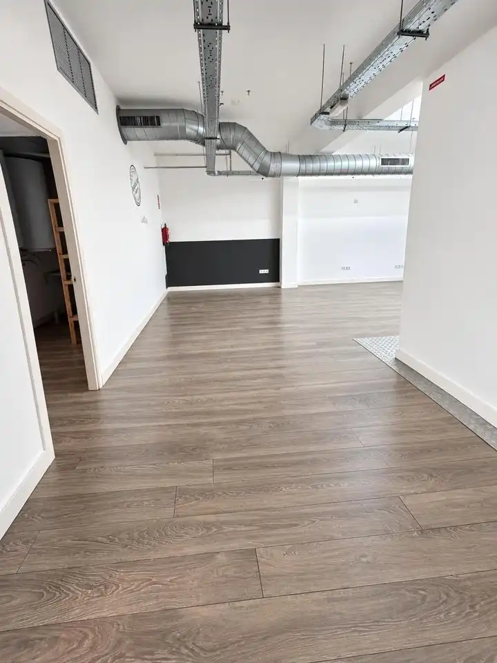 Local comercial en alquiler en Carrer de Lleó, imagen 3