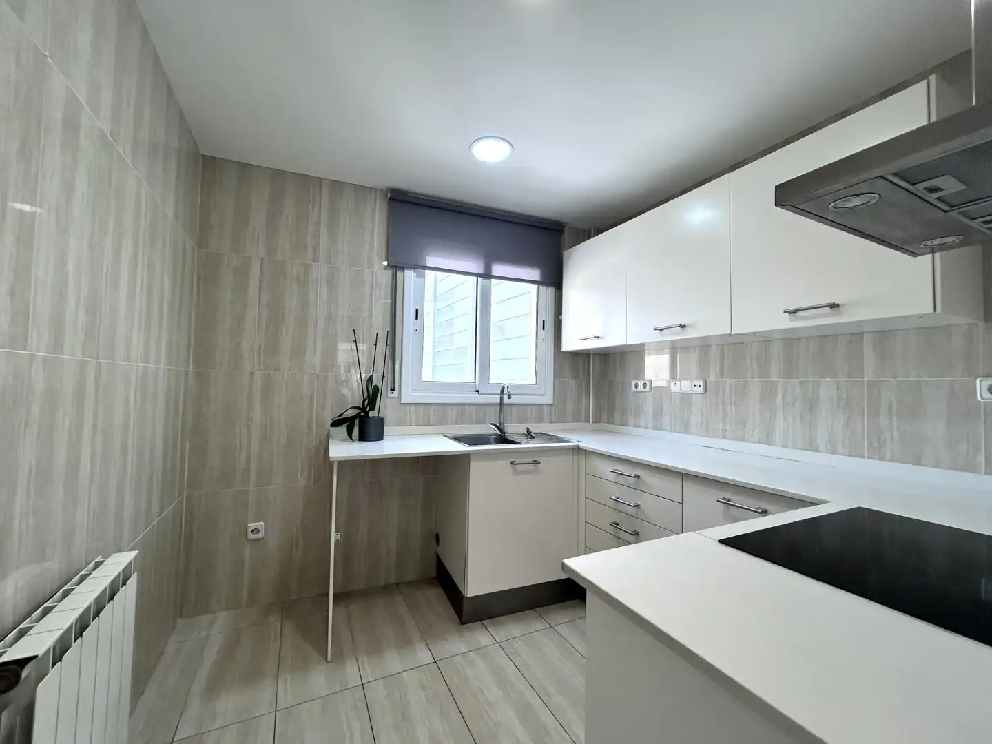Küche von Maisonette zum Verkauf in Calella mit Klimaanlage, Heizung und Balkon