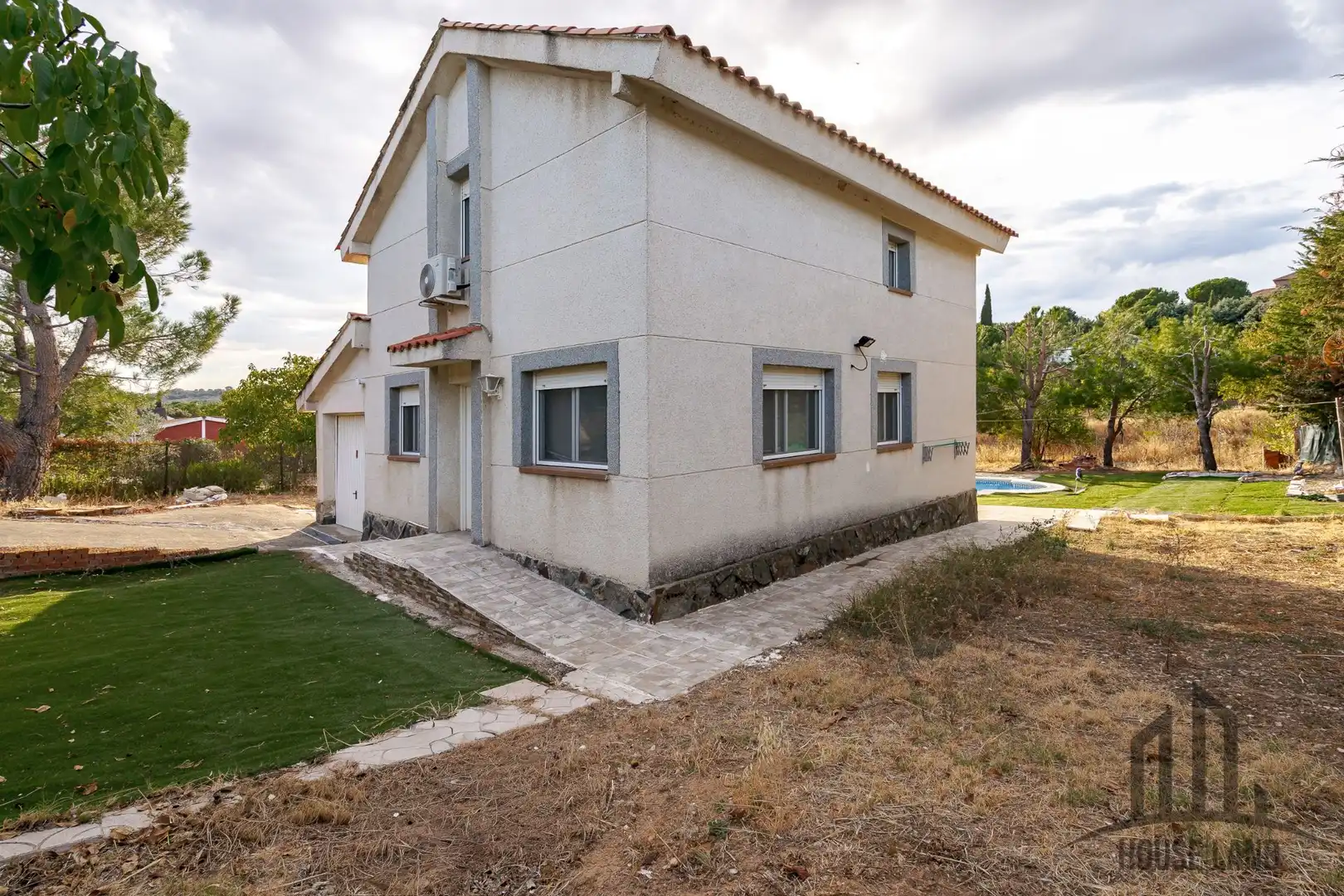Außenansicht von Haus oder Chalet zum Verkauf in Uceda mit Privatgarten und Schwimmbad