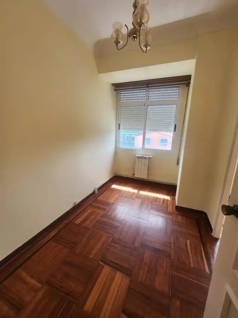 Habitación de Edificio en venta en Narón