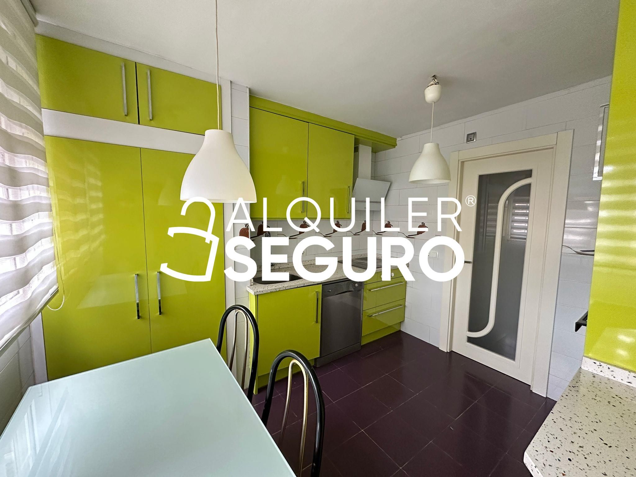 Cuina de Pis de lloguer en  Madrid Capital amb Aire condicionat, Calefacció i Moblat