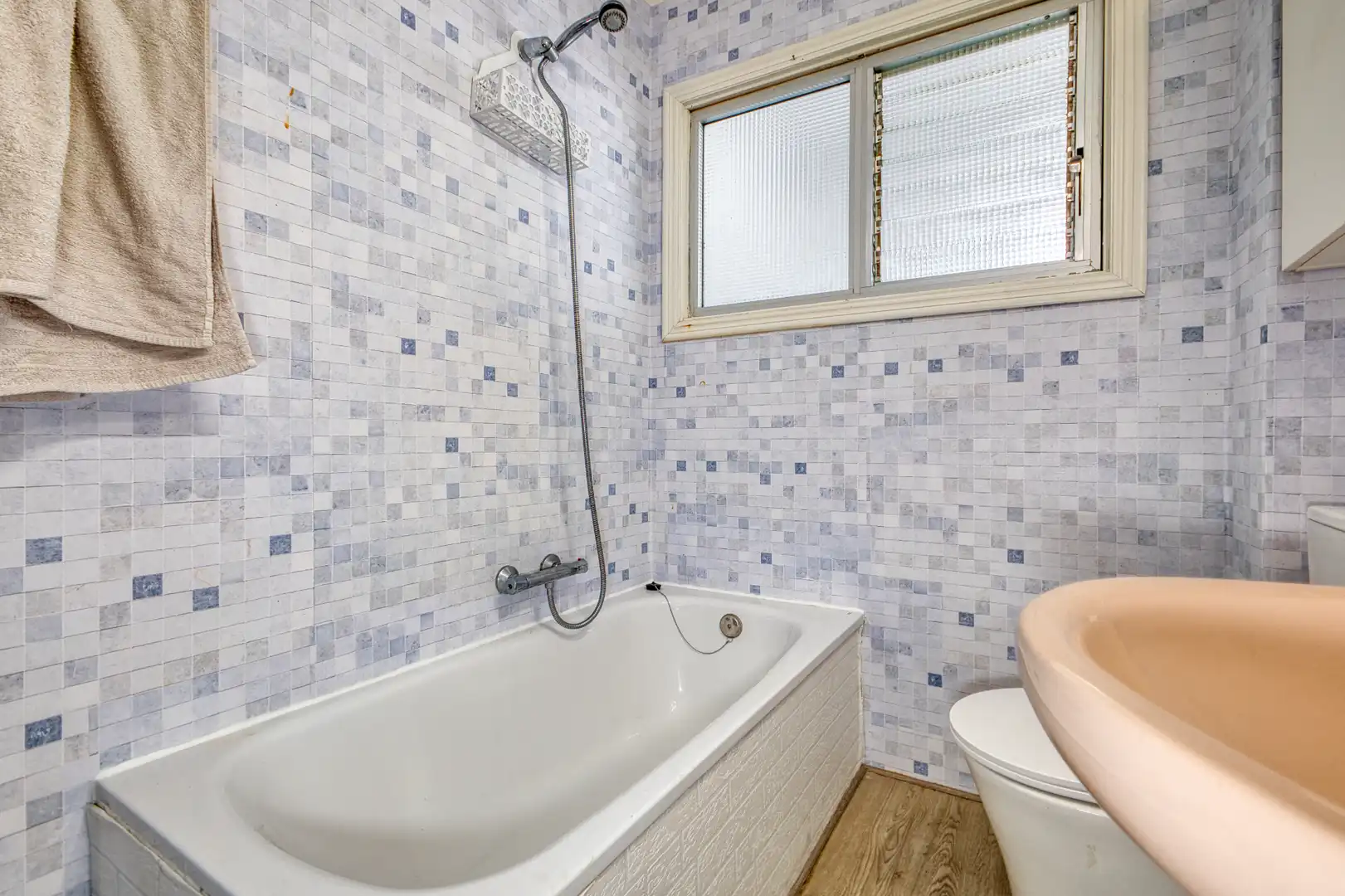 Badezimmer von Wohnung zum Verkauf in Jijona / Xixona mit Klimaanlage, Heizung und Parkett