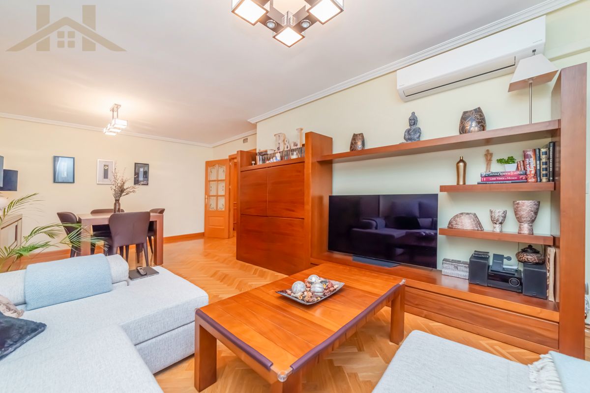 Living room of Flat for sale in Fuenlabrada  with Air Conditioner, Heating and Parquet flooring