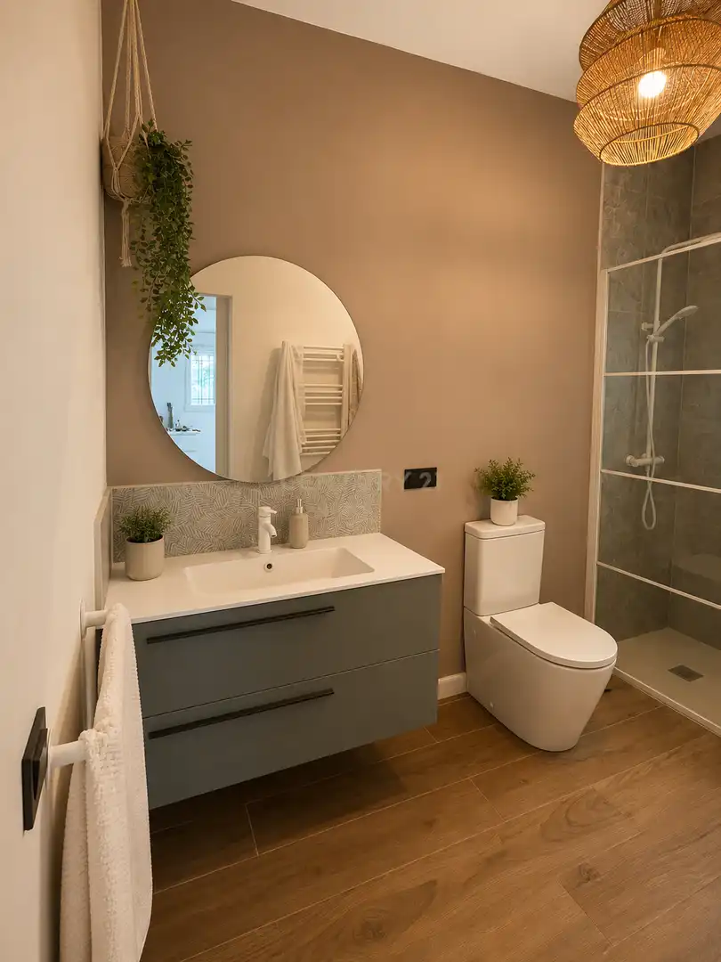 Bathroom of Houses for sale in Arroyo de la Luz  with Air Conditioner, Private garden and Swimming Pool